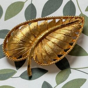 VINTAGE B.S.K. Brooch Leaf Floral Sparkling Detailed Metallic Brushed Gold